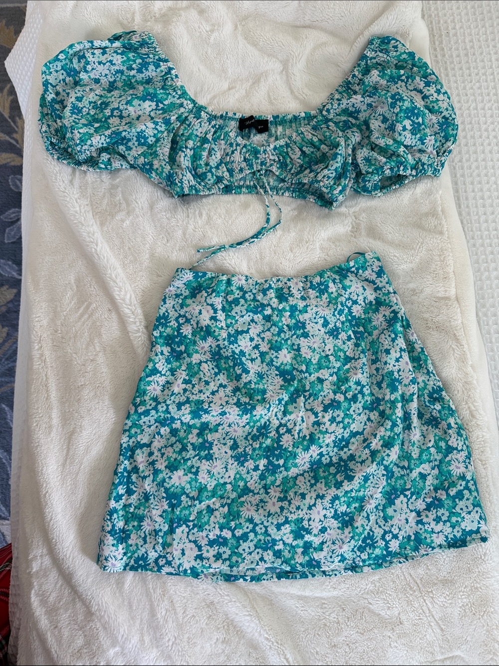 Floral Hazel Boutique skirt cropped top off the shoulder set size small